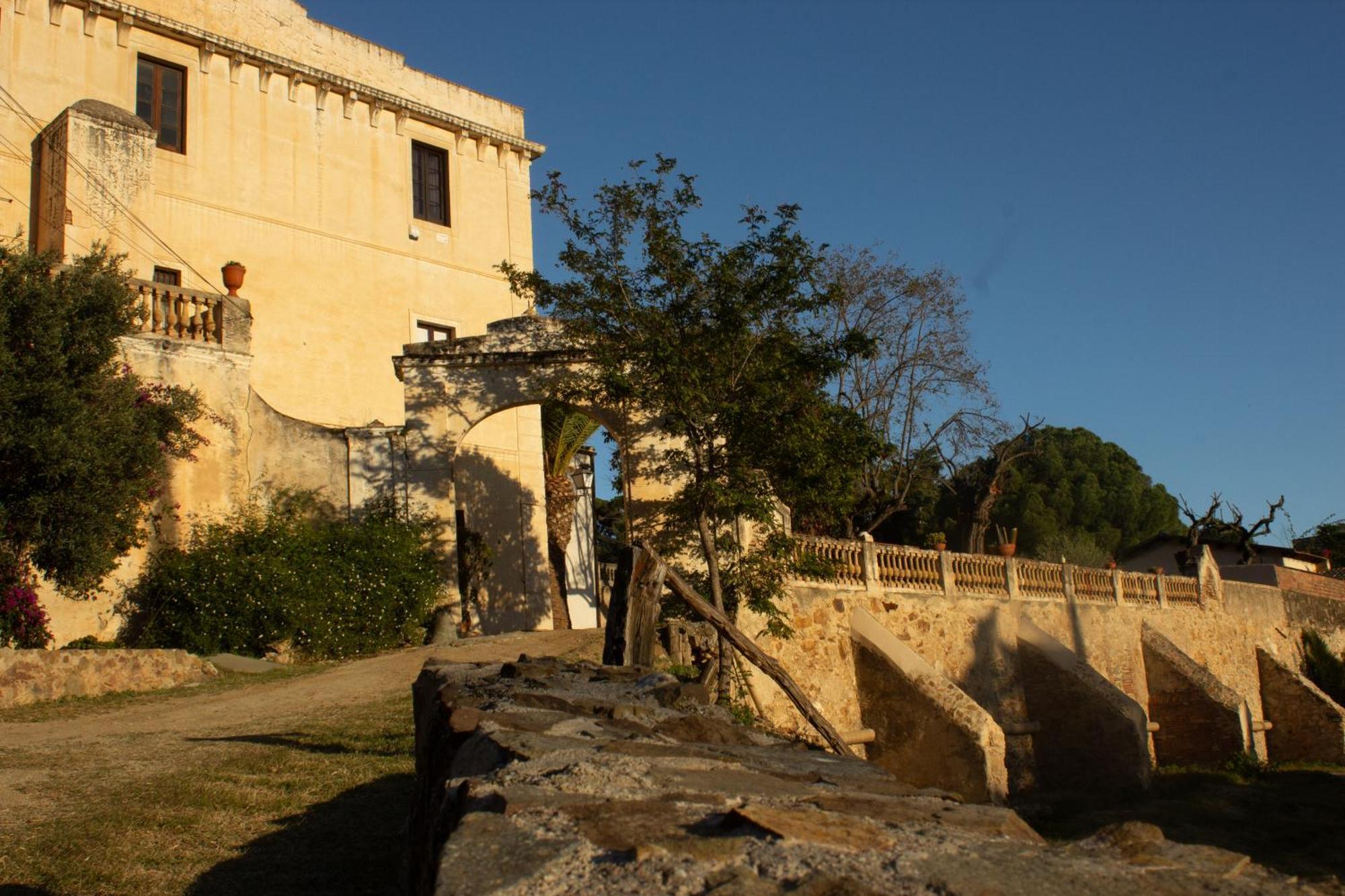 Can Rovira - Stunning Neoclassical Mansion, Just 20 Min Drive From Barcelona City Center, Ideal For Groups And Families Alella Eksteriør bilde