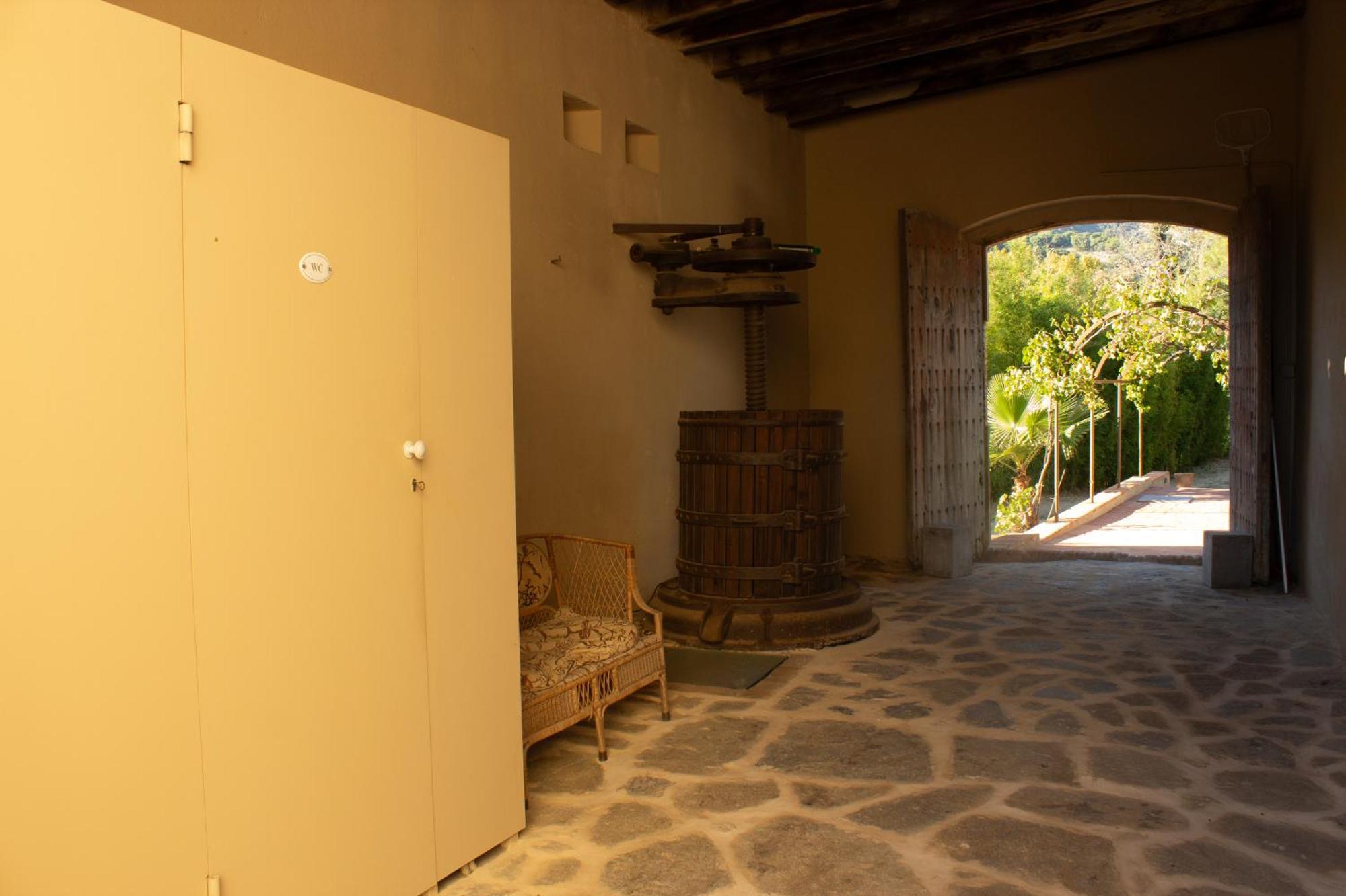 Can Rovira - Stunning Neoclassical Mansion, Just 20 Min Drive From Barcelona City Center, Ideal For Groups And Families Alella Eksteriør bilde
