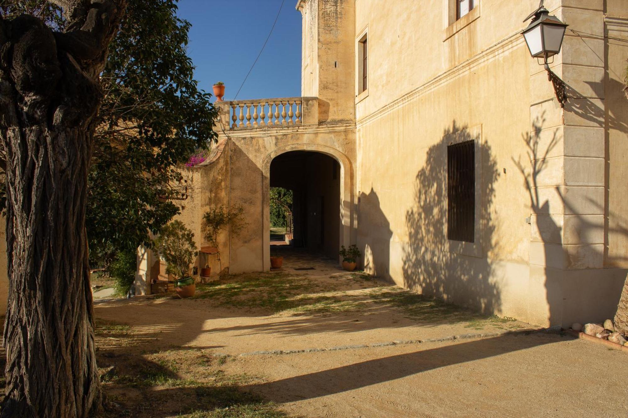 Can Rovira - Stunning Neoclassical Mansion, Just 20 Min Drive From Barcelona City Center, Ideal For Groups And Families Alella Eksteriør bilde